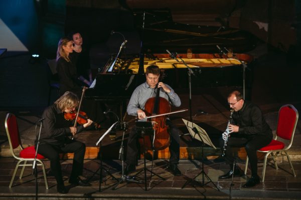 Olivier MESSIAEN: Quatuor pour la fin du Temps / Quartett für das Ende der Zeit / Quartet for the End of Time – Bild 8